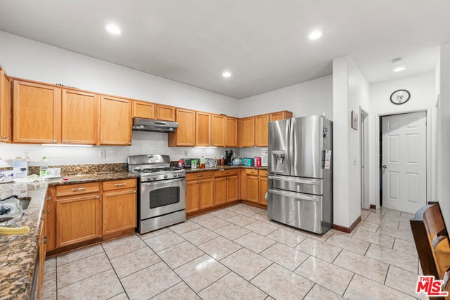 43525 Rucker Street, Lancaster, CA 93535 — photo 7 of 27