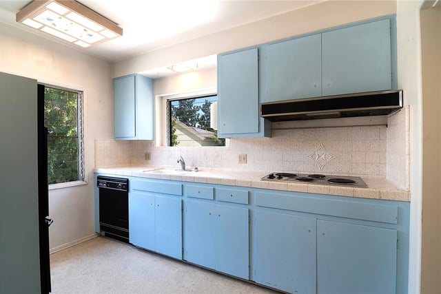 700 S Mariposa Street, Burbank, CA 91506 — photo 8 of 19