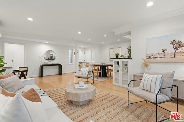11646 Chenault Street 9, Los Angeles, CA 90049 — photo 8 of 36