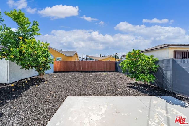 12219 S Central Avenue, Los Angeles, CA 90059 — photo 12 of 41