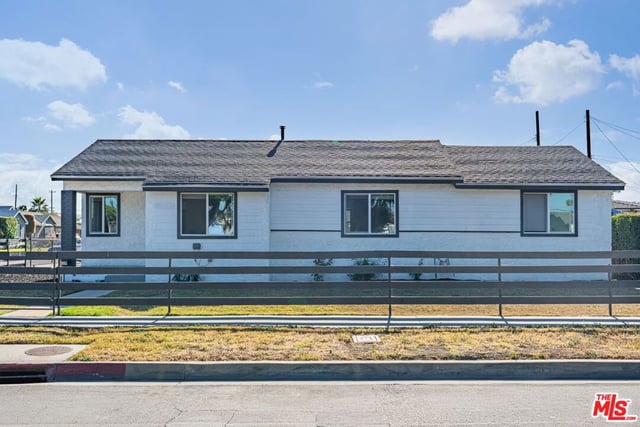 12219 S Central Avenue, Los Angeles, CA 90059 — photo 4 of 41