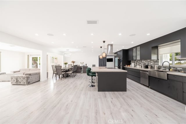10111 Oso Avenue, Chatsworth, CA 91311 — photo 8 of 33