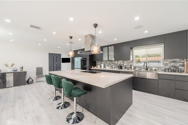 10111 Oso Avenue, Chatsworth, CA 91311 — photo 9 of 33
