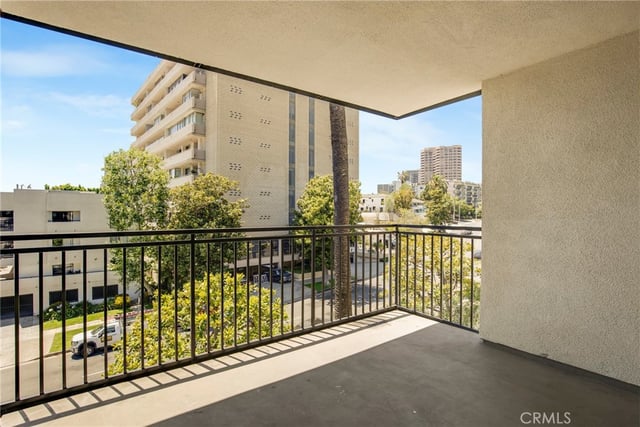1340 S Beverly Glen Boulevard 211, Los Angeles, CA 90024 — photo 20 of 25