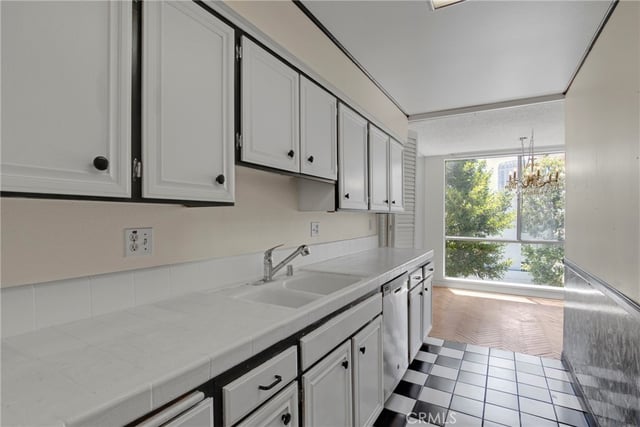 1340 S Beverly Glen Boulevard 211, Los Angeles, CA 90024 — photo 8 of 25