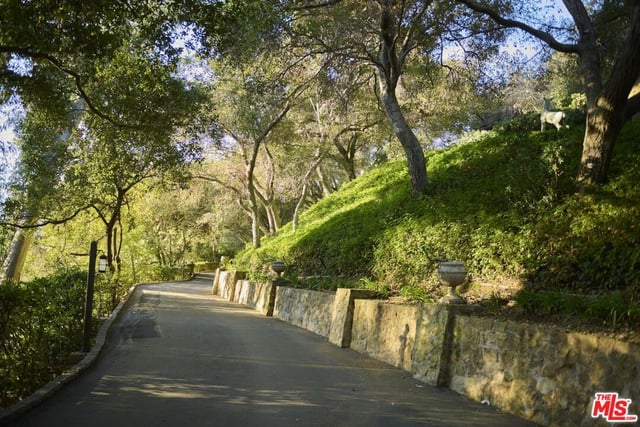 9631 Cedarbrook Drive, Beverly Hills, CA 90210 — photo 3 of 56