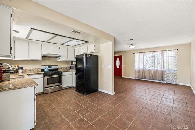 15871 E Avenue Q1, Palmdale, CA 93591 — photo 8 of 25