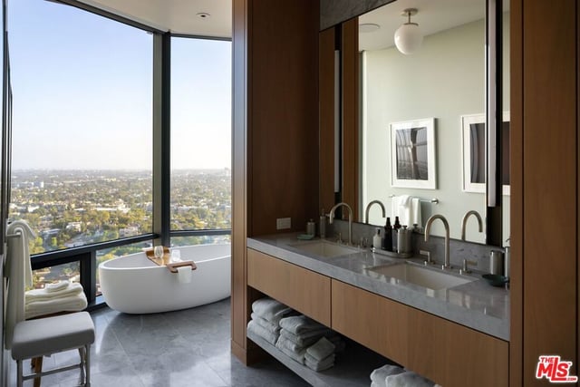 211 W Elm Court 17B, Los Angeles, CA 90067 — photo 18 of 33