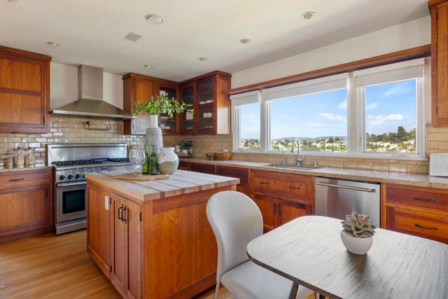 3756 Clayton Avenue W, Los Angeles, CA 90027 — photo 12 of 43