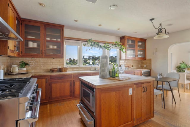 3756 Clayton Avenue W, Los Angeles, CA 90027 — photo 13 of 43
