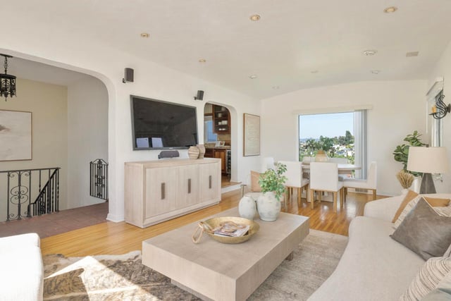 3756 Clayton Avenue W, Los Angeles, CA 90027 — photo 4 of 43