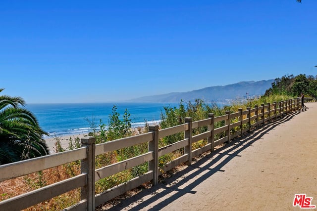 207 Ocean Ave Ext, Santa Monica, CA 90402 — photo 47 of 52