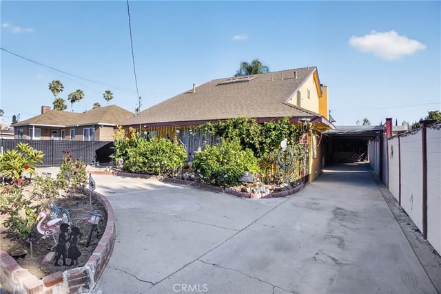 16042 Kittridge, Van Nuys, CA 91406 — photo 3 of 36