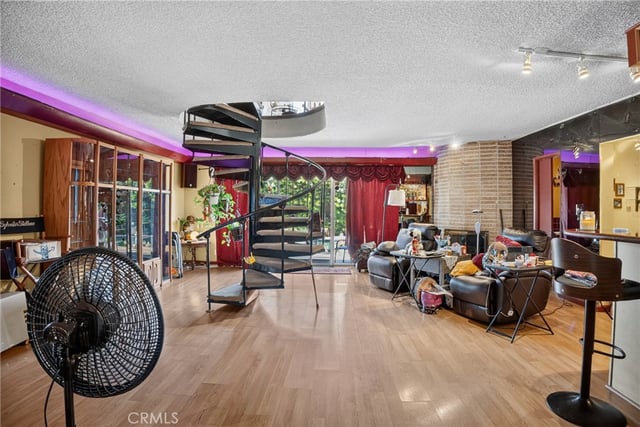 16042 Kittridge, Van Nuys, CA 91406 — photo 5 of 36