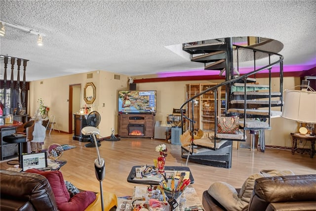 16042 Kittridge, Van Nuys, CA 91406 — photo 7 of 36
