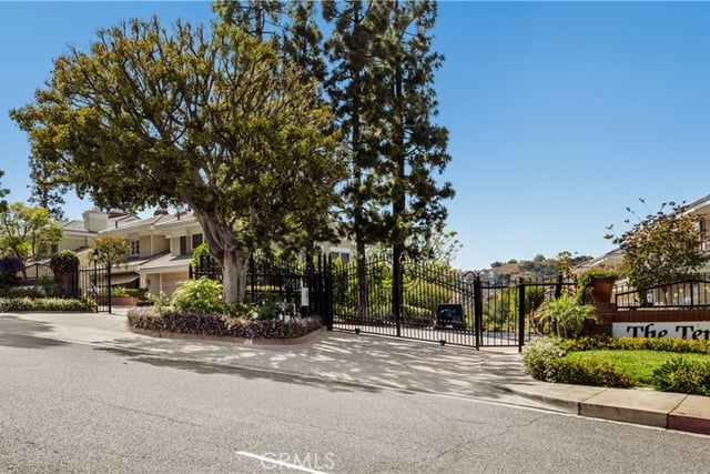 2254 The Terrace, Los Angeles, CA 90049 — photo 35 of 39