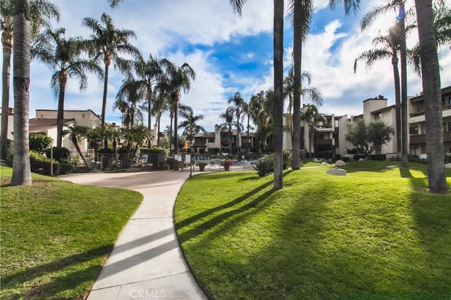 21500 Califa 97, Woodland Hills, CA 91367 — photo 11 of 12