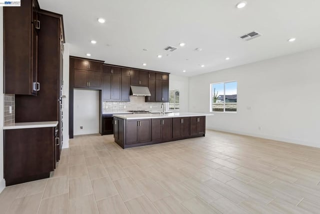 1095 Riverbend Drive, Brentwood, CA 94513 — photo 6 of 25