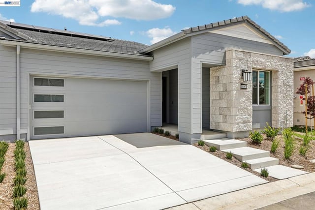 1087 Riverbend Drive, Brentwood, CA 94513 — photo 2 of 23
