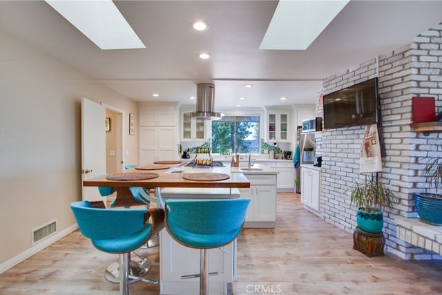 22459 Venido, Woodland Hills, CA 91364 — photo 15 of 75