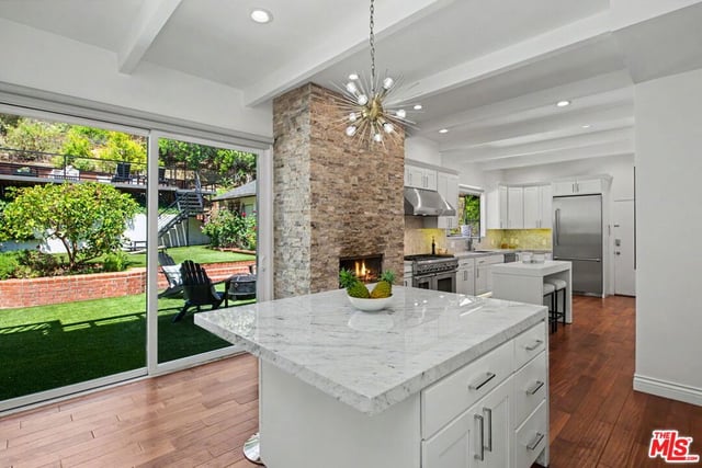 2411 Benedict Canyon Drive, Beverly Hills, CA 90210 — photo 16 of 51