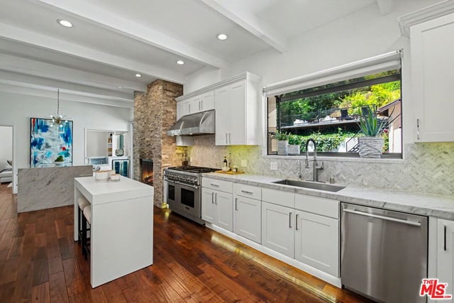 2411 Benedict Canyon Drive, Beverly Hills, CA 90210 — photo 23 of 51