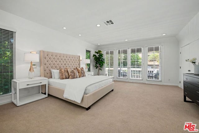 2411 Benedict Canyon Drive, Beverly Hills, CA 90210 — photo 30 of 51