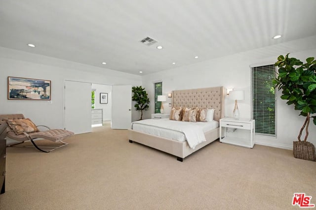2411 Benedict Canyon Drive, Beverly Hills, CA 90210 — photo 32 of 51