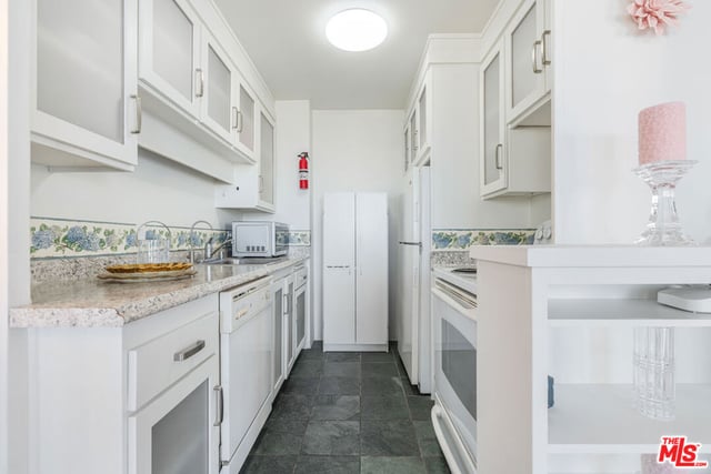 10501 Wilshire Boulevard 1508, Los Angeles, CA 90024 — photo 7 of 29