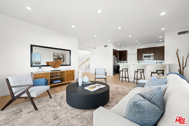 11725 Laurelwood Drive, Studio City, CA 91604 — photo 11 of 35