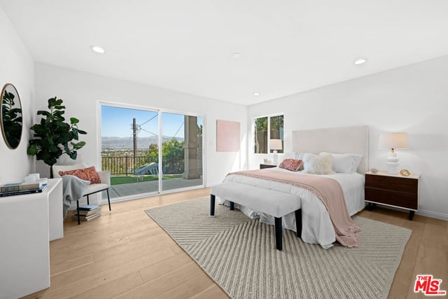11725 Laurelwood Drive, Studio City, CA 91604 — photo 13 of 35