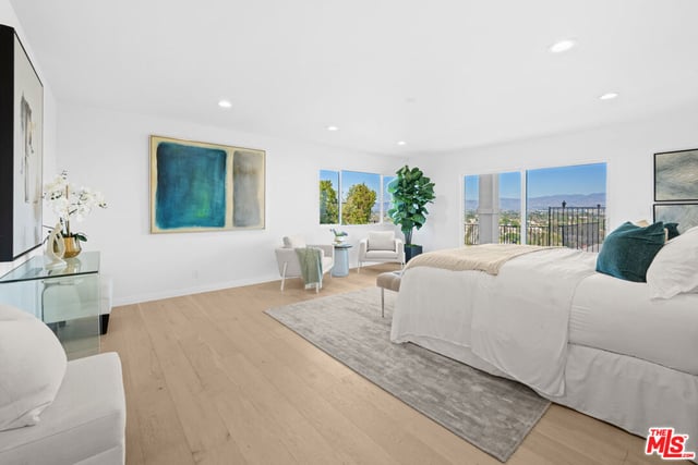 11725 Laurelwood Drive, Studio City, CA 91604 — photo 17 of 35