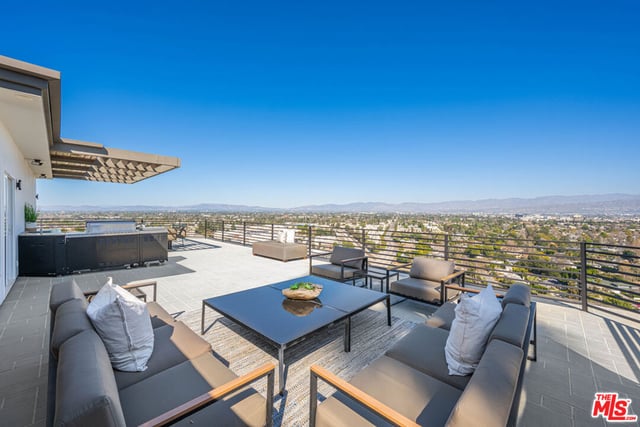 11725 Laurelwood Drive, Studio City, CA 91604 — photo 5 of 35