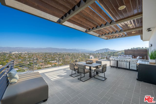11725 Laurelwood Drive, Studio City, CA 91604 — photo 6 of 35