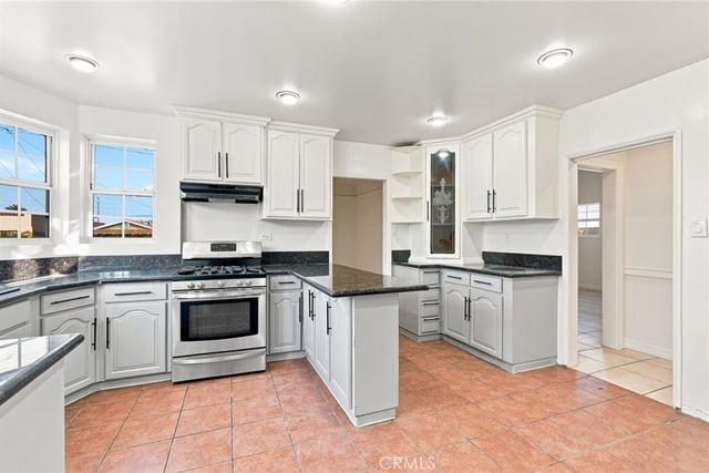 12239 Cedar Avenue, Hawthorne, CA 90250 — photo 3 of 39