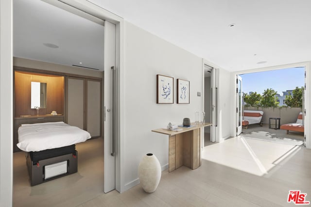 9200 Wilshire Boulevard 504E, Beverly Hills, CA 90212 — photo 17 of 18
