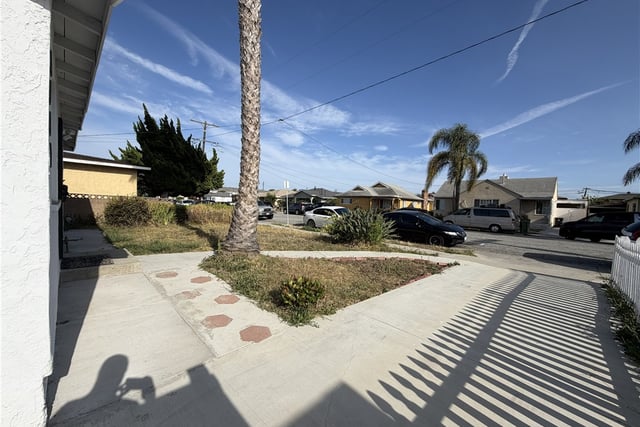 4085 W 141st Street, Hawthorne, CA 90250 — photo 2 of 9