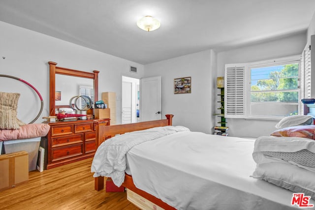 1044 Chelsea Avenue, Santa Monica, CA 90403 — photo 10 of 23