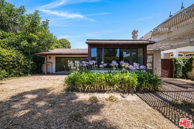 10058 Valley Spring Lane, Toluca Lake, CA 91602 — photo 10 of 21