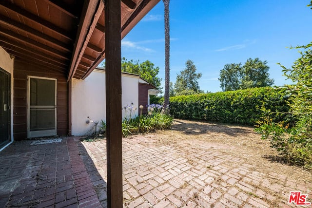 10058 Valley Spring Lane, Toluca Lake, CA 91602 — photo 6 of 21