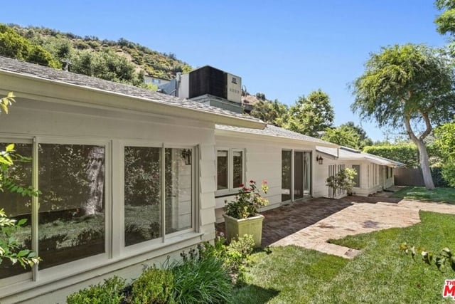 3933 Mandeville Canyon Road, Los Angeles, CA 90049 — photo 2 of 16
