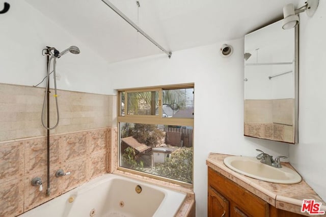 4812 Arlington Avenue, Los Angeles, CA 90043 — photo 18 of 39