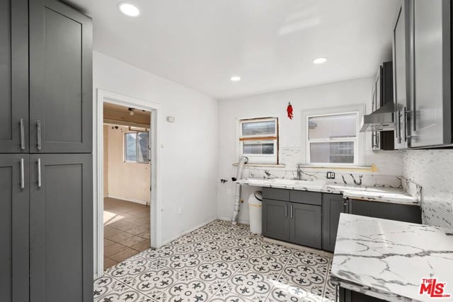 4812 Arlington Avenue, Los Angeles, CA 90043 — photo 5 of 39