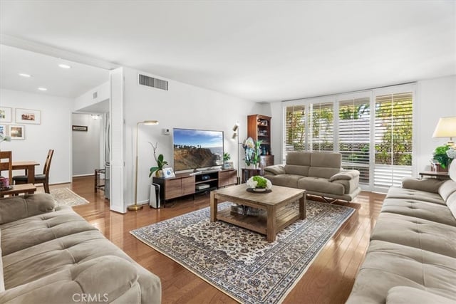 15248 Dickens Street 205, Sherman Oaks, CA 91403 — photo 2 of 18
