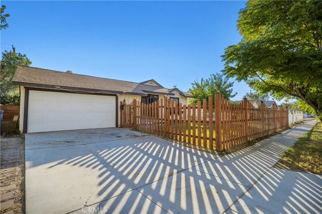 916 W Avenue J8, Lancaster, CA 93534 — photo 3 of 23