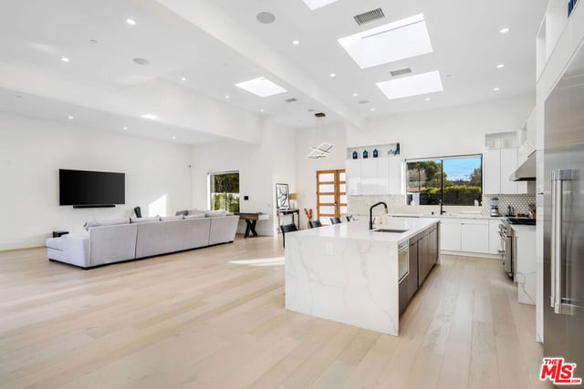 22931 Dolorosa Street, Woodland Hills, CA 91367 — photo 10 of 36