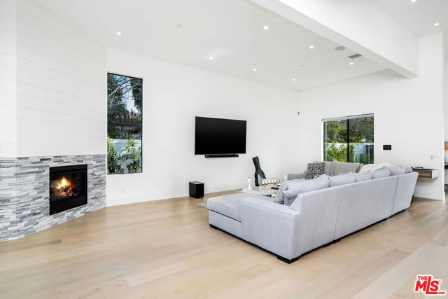 22931 Dolorosa Street, Woodland Hills, CA 91367 — photo 5 of 36