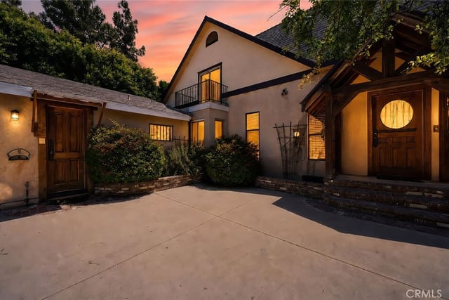 11139 Cohasset, Sun Valley, CA 91352 — photo 2 of 33