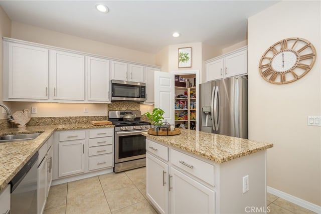 28802 Silversmith, Valencia, CA 91354 — photo 11 of 34