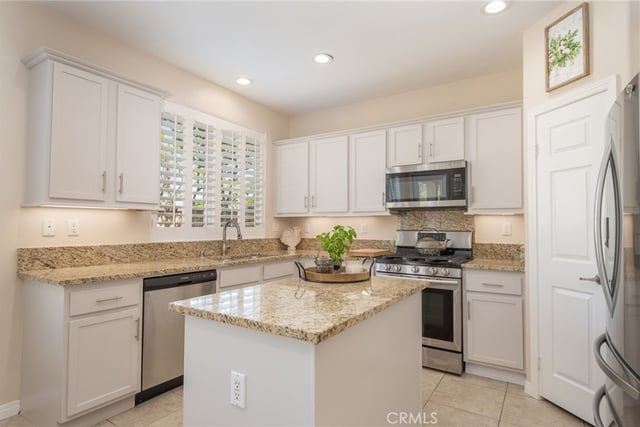 28802 Silversmith, Valencia, CA 91354 — photo 9 of 34